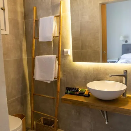Sea Peek Apartment *
