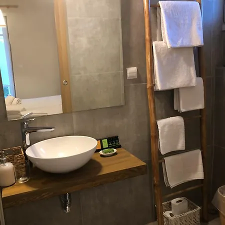 Sea Peek Apartment *